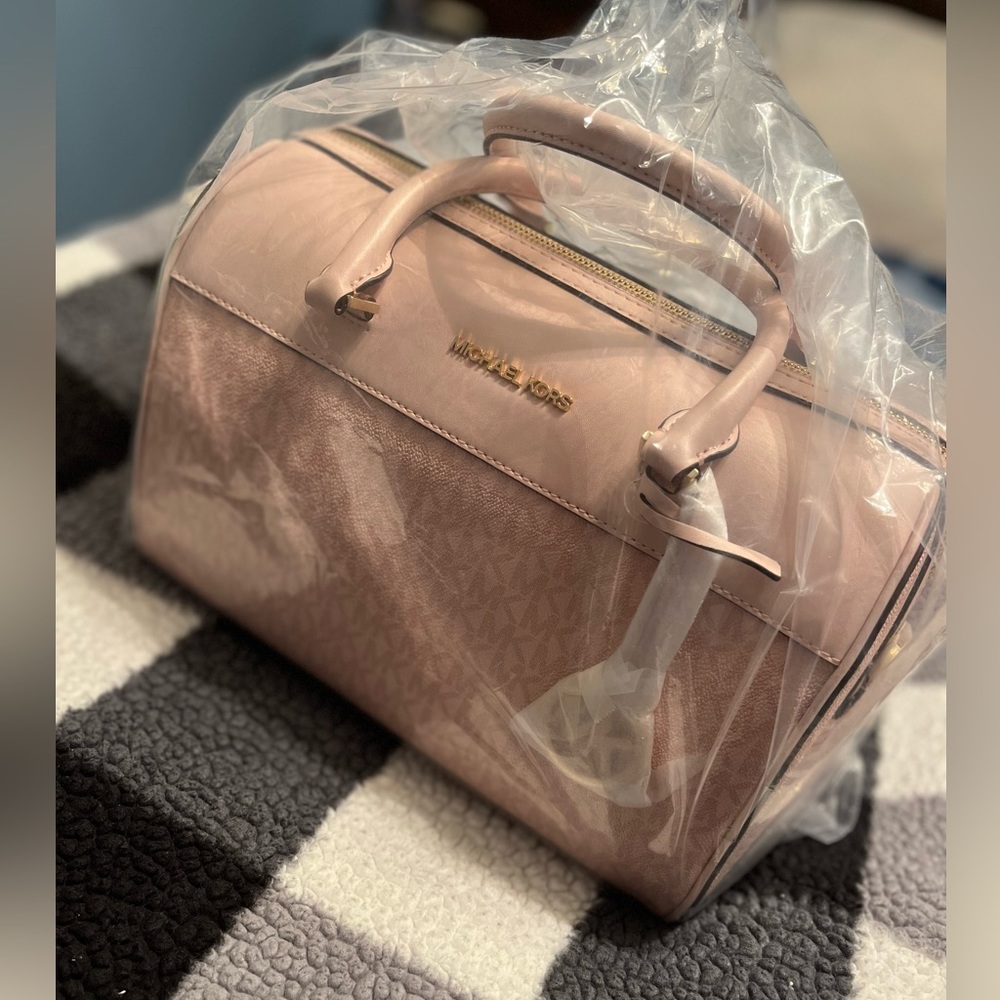 🎁💝MK Kors Blush Jet set logo luggage bag💝🎁